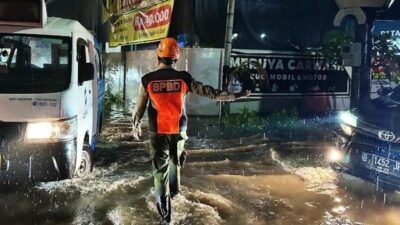 Banjir di Kolong Tol Meruya Jakbar Surut, Kendaraan Sudah Bisa Melintas – Update 1