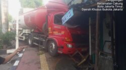 Truk Tangki BBM Tabrak Rumah di Jaktim: Bencana Menunggu di Setiap Jalan