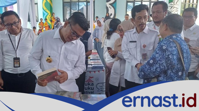 Gubernur Andra Soni Minta Dinas Perpustakaan Banten Dukung Penulis Lokal - Update 1