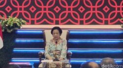 Megawati Singgung Polemik Ijazah Jokowi: “Kalau Betul, Kasih Aja”