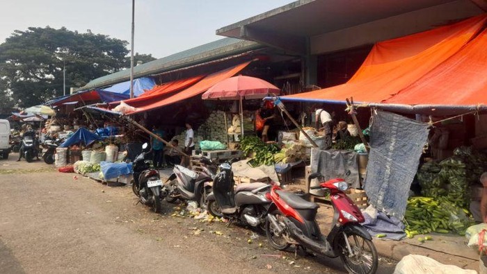 Pedagang Geram, Ormas Berkedok Pungli Merajalela di Pasar Kramat Jati Jaktim