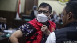 **Zarof Ricar Pamer Foto Hakim Agung Soesilo, Bantuan Kontroversial untuk Ronald Tannur**