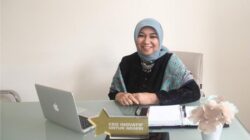 “Nurhayati Subakat: Merobek Mitos, Menyulut Perubahan dalam Industri Kecantikan”