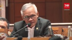 “Jokowi: Strategi Ambisius Jadi Ketua PSI, Reaksi PDIP Aria Bima Mengejutkan!”