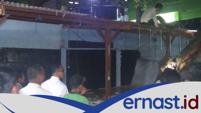Polisi Bersama TNI dan Satpol PP Bongkar Posko Ormas, Tertibkan Preman di Pasar Kramat Jati