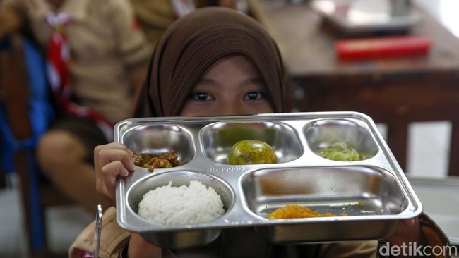 **2 Bakteri Berbahaya di MBG, 233 Siswa Bogor Terkena Keracunan**