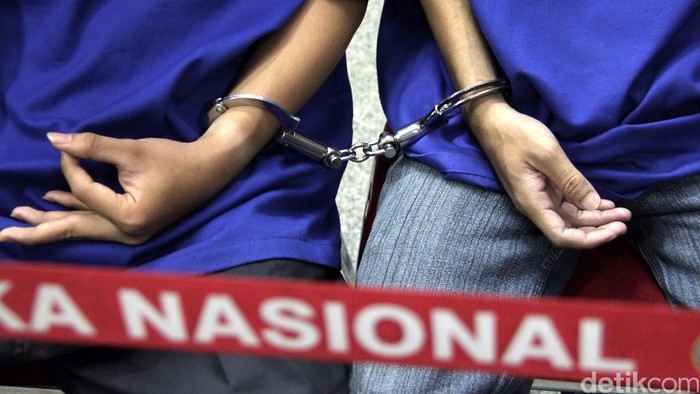 Polisi Tangkap 3 Pengedar Jaringan Nasional Pil Ekstasi di Surabaya, Ribuan Dosis Ditemukan!