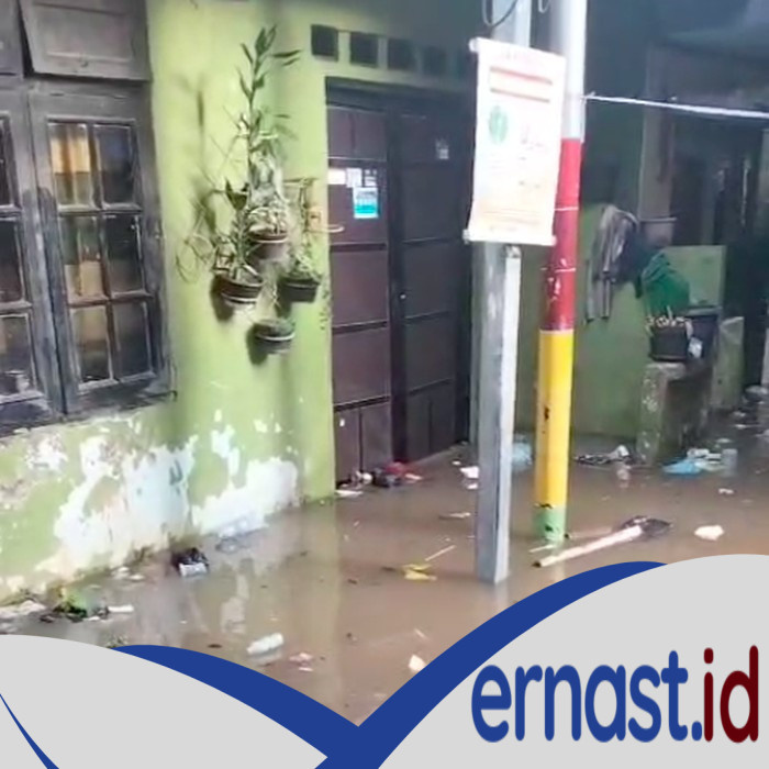 Ciliwung Meluap, Warga 5 RT di Kampung Melayu Jaktim Kebanjiran - Update 1