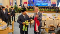 **Momen Prabowo Sopiri PM Australia dan Bertukar Jersey: Akrabnya Pertemuan Indonesia-Australia**