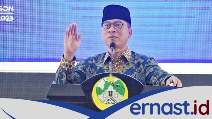 **Warga Serang Bersatu, Bersihkan Sampah Bareng Menteri Desa**