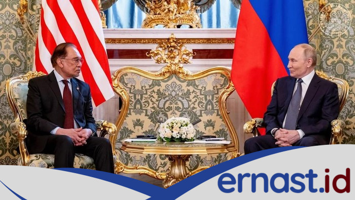 **PM Malaysia Anwar Ibrahim Bertemu Putin, Bicarakan Jatuhnya MH17**