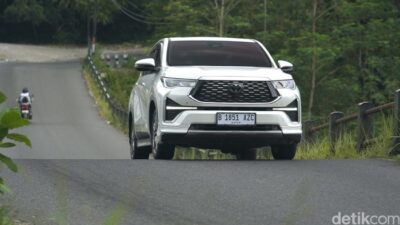 “Konsumsi BBM Kijang Innova Zenix Hybrid, Tembus Segini: Performa dan Efisiensi yang Mengesankan”