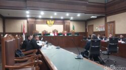 **Penyelidik KPK Jadi Saksi, Kubu Hasto Protes Lagi di Pengadilan Tipikor**