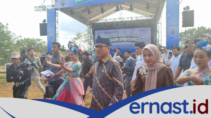 [Disambut Tari Rampak Bedug, Mendes Hadiri Festival Gerakan Desa Peduli Sampah]