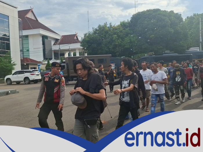 Polisi Bongkar Jaringan Preman Berkedok Jukir Liar di Bogor, Sita Duit Pungli-Miras!