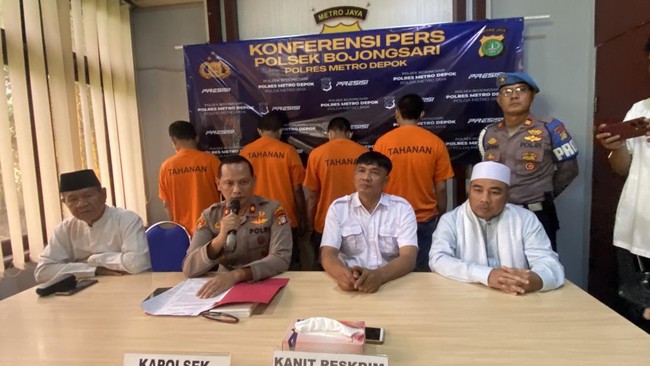 **Warung Sembako Depok Ditembus, Polisi Sita Obat Terlarang**