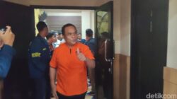 **Ketua Kadin Cilegon Jadi Tersangka Pemerasan, Acungkan Jempol ke Wartawan**