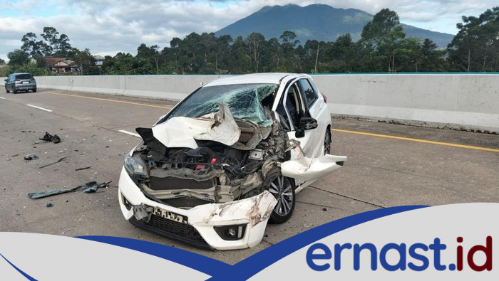 Mobil Ringsek Usai Tabrak Buntut Truk di Km 52 Tol Bogor Arah Sukabumi - Update 1