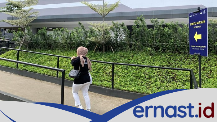 [Penumpang Geram: Akses Baru Stasiun Tanjung Barat Malah Buat Muternya Jauh]