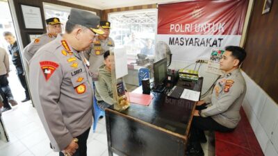 Kapolri Sigit Prabowo Sidak Polsek Samarinda Kota, Pastikan Masyarakat Dapat Pelayanan Terbaik