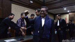 **Misteri Eks Pimpinan KPK: ‘Siapa Berani Tersangkakan Hasto’**