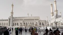 Jemaah Haji RI Dikukuhkan, Jangan Titip Kartu Nusuk-Sandal pada Siapa Pun