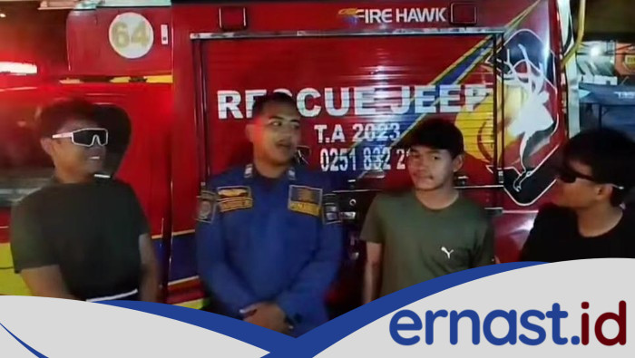 3 Remaja Bogor Terpaksa Meminta Bantuan Damkar Setelah Kehabisan Uang saat Lari Malam