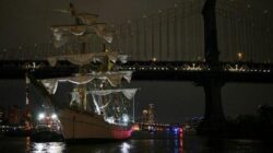 Kapal Angkatan Laut Meksiko Tabrak Jembatan Brooklyn, Tragedi Maut 2 Orang