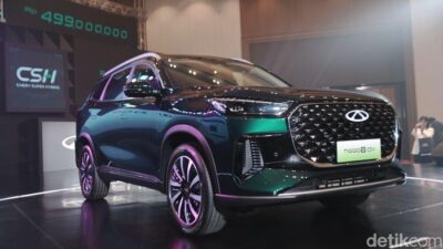 [Chery Tiggo 8 CSH vs Toyota Innova Zenix Hybrid: Mana yang Lebih Hemat di Segmen MPV?]