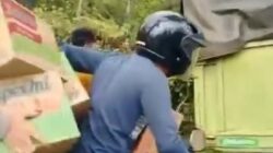 [Viral Warga Jarah Mi Instan dari Truk yang Kecelakaan di Sumsel, Sopir Kabur]