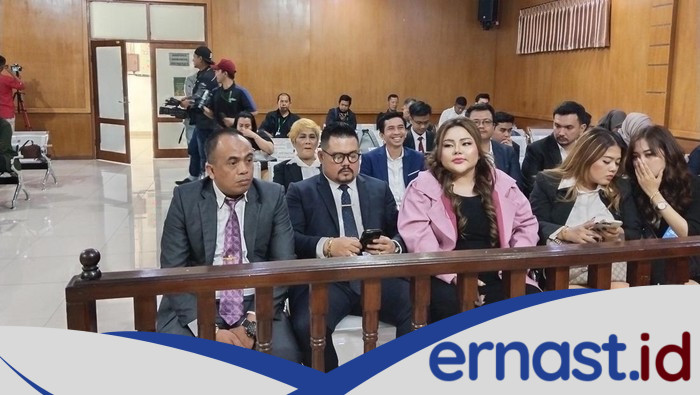 Lisa Mariana Hadiri Sidang, Tuntutan RK Disebut
