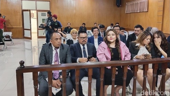 Lisa Mariana Kecewa Ridwan Kamil Tak Hadir, Minta Sidang Gugatan Diundur