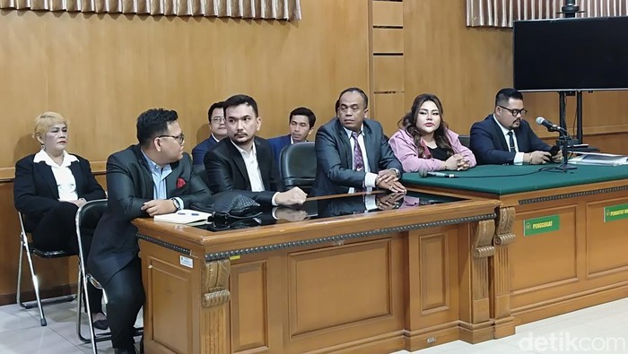 Gugatan Lisa Mariana ke Ridwan Kamil Ternyata tentang Hak Identitas Anak: Sebuah Perjuangan untuk Kebenaran