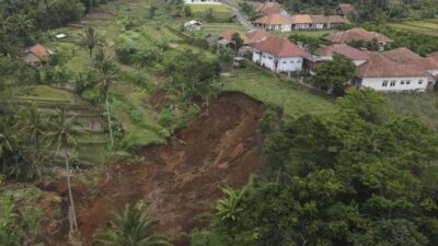 Tanah Longsor Terjang Vietnam, 4 Orang Tewas – Update 1