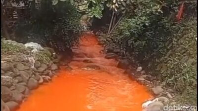 **Air Anak Sungai Citeureup Berubah Oranye, Apa yang Terjadi?**