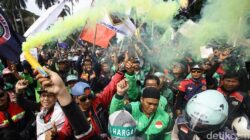 Saling Hargai Sesama Ojol: Ada yang Demo, Ada yang Tetap Ngaspal – Update 1