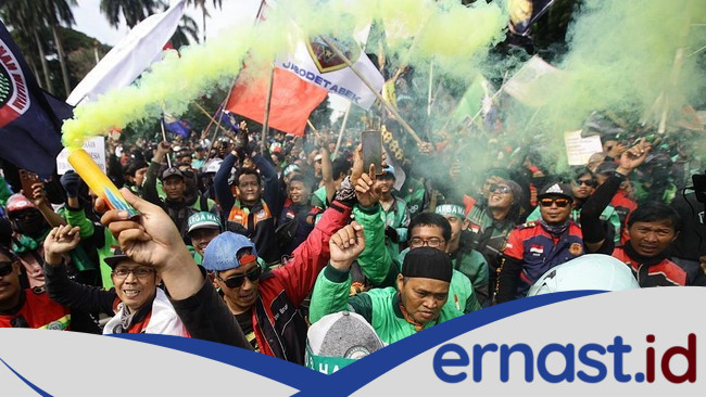 Saling Hargai Sesama Ojol: Ada yang Demo, Ada yang Tetap Ngaspal - Update 1