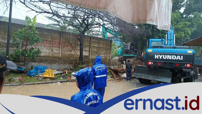 Tanggul di Jaksel Jebol, Banjir Jakarta Tenggelam Karena Hujan Deras!