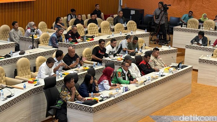 **Komisi V DPR Sebut Aturan Ojol Tak Bisa Selesai Sehari, RUU Transportasi Online Perlu Waktu**