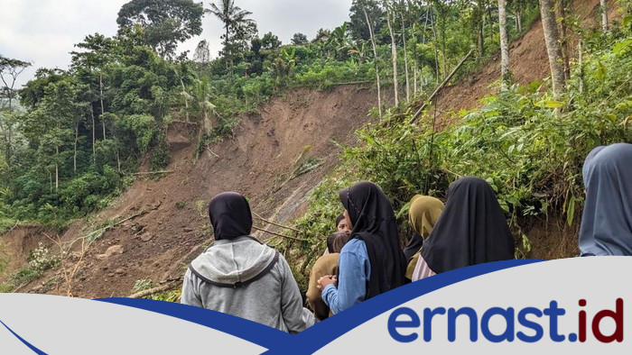 6 Warga Trenggalek Diduga Tertimbun Longsor Sedalam 10 Meter, Tragedi Menyedihkan di Tengah Kecelakaan Alam!