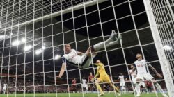 “The Flying Dutchman” Micky van de Ven: Penyelamatan Emas yang Guncang Dunia Bola!
