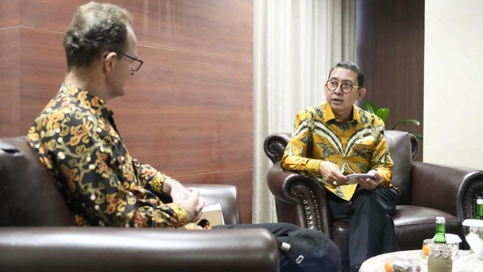 **Menbud Fadli Zon dan Dubes Inggris Diskusikan Pemulangan Artefak-Produksi Film**