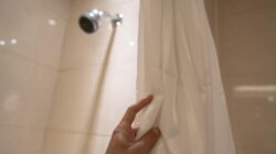 **Mandi Malam atau Pagi? Ahli Mikrobiologi Ungkap Fakta Mengejutkan yang Perlu Anda Ketahui!**