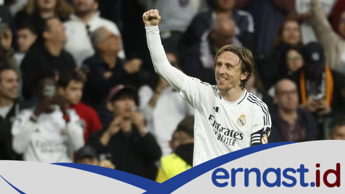 <strong>Perez: Modric Selamanya di Hati Kami, Namun masa Depan Berisiko</strong>” style=”max-width:100%;height:auto;” /><figcaption><strong>Perez: Modric Selamanya di Hati Kami, Namun masa Depan Berisiko</strong></figcaption></figure>
<p>Presiden Real Madrid Florentino Perez melepas Luka Modric dengan kepala tegak. Baginya, Modric sudah jadi legenda dan akan dikenang Los Merengues selamanya.</p>
<p>Modric baru saja mengumumkan kepergiannya dari Madrid selepas kontraknya berakhir musim panas ini. Piala Dunia Antarklub 2025 jadi turnamen terakhir Modric dalam seragam putih-putih.</p>
<p>Pengumuman ini sekaligus mengakhiri 13 tahun masa bakti Modric di klub ibukota Spanyol tersebut. Dia pergi dengan status pemain tersukses di klub itu dengan torehan 28 gelar.</p>
<div class=
