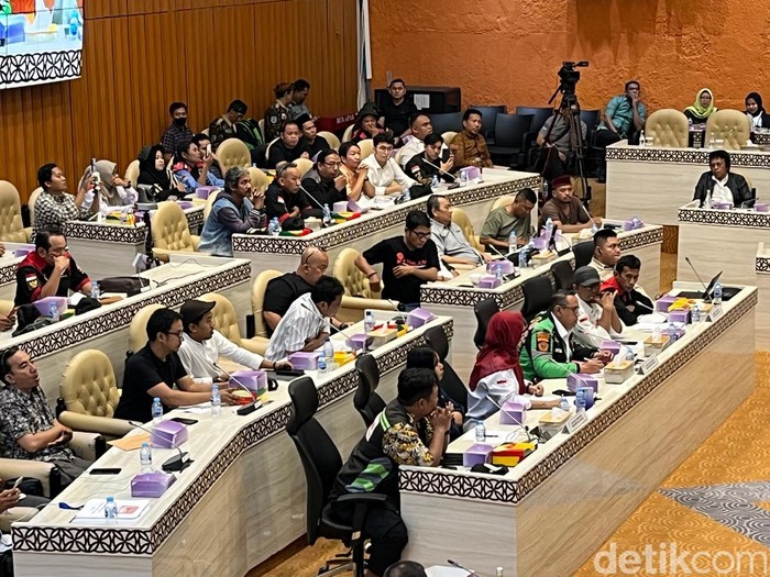 Ojol Ngeluh ke DPR: Upah Dibabat Aplikator, Harus Bayar Biar Dapet Order - Perhatian pada Performa dan Teknologi Ojek Online