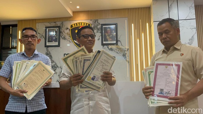 Mayoritas Ijazah Ditahan Jan Hwa Diana, Lulusan SMA-SMK Terdampak!