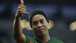 “Ronaldinho: Doa untuk PSG di Liga Champions, Apakah Doa Mampu Mengubah Reali?!”