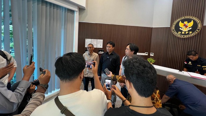 Peretasan Rute Pribadi KPU, TII Soroti Keanehan Private Jet Tak Berhubungan dengan Pemilu