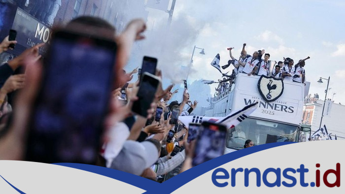 **Tottenham Hotspur Gelar Parade Juara Liga Europa dengan Ribuan Penggemar**