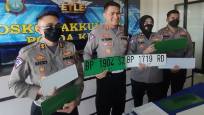 “Pelat Nomor Hijau di Mobil: Apa yang Seharusnya Kita Ketahui?”